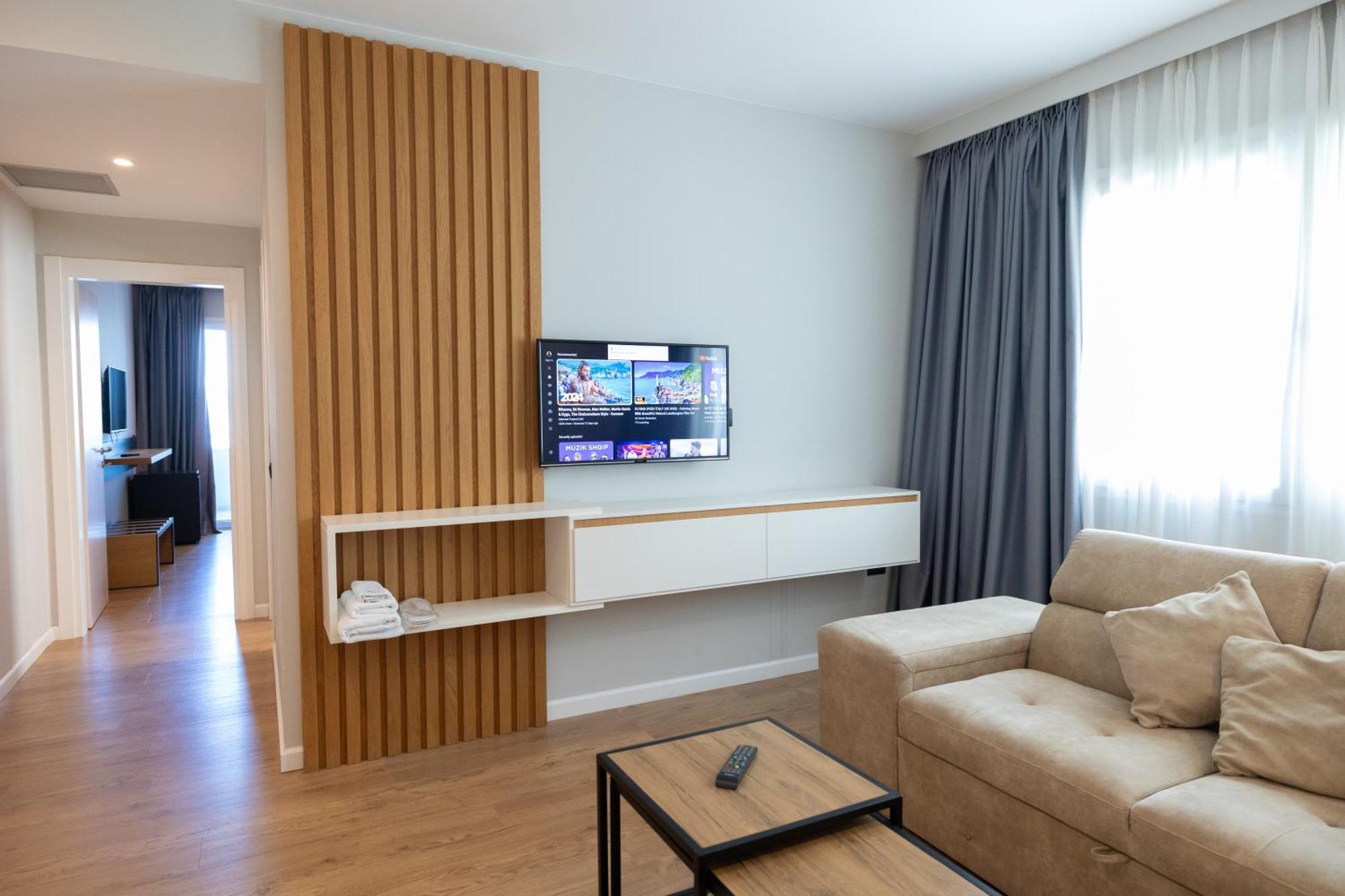 Duka Hotel Vlorë Extérieur photo