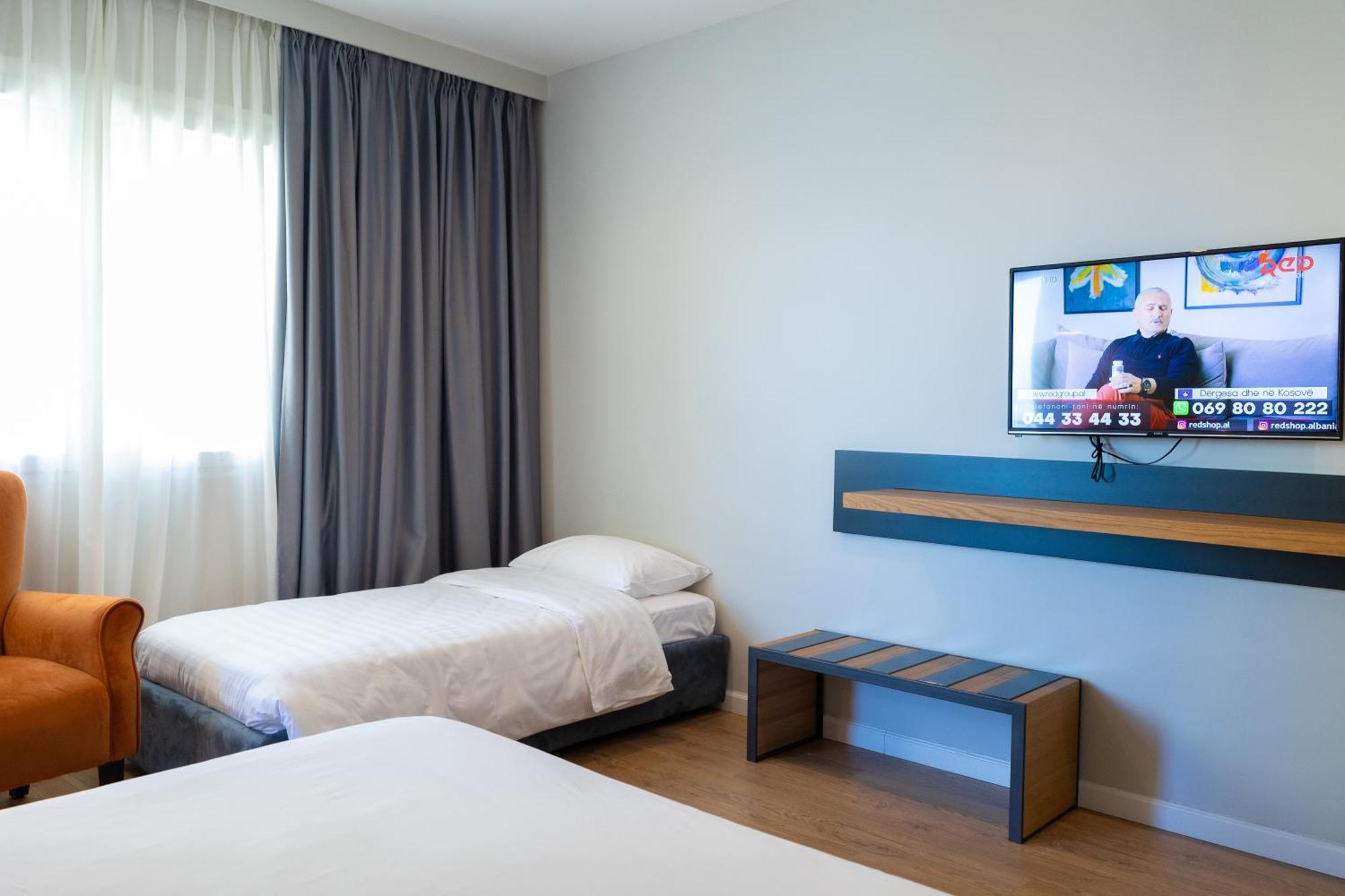 Duka Hotel Vlorë Extérieur photo