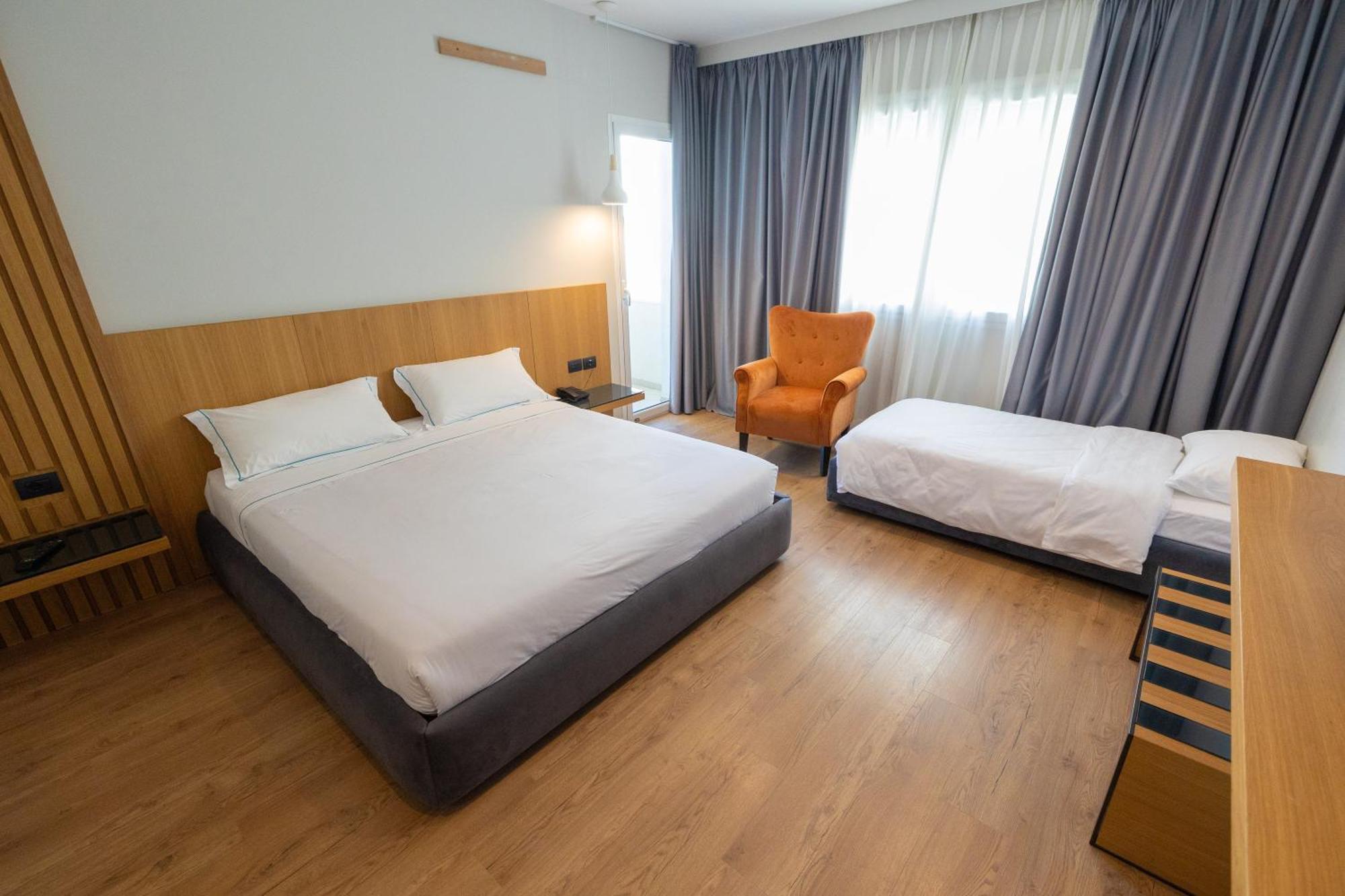 Duka Hotel Vlorë Extérieur photo
