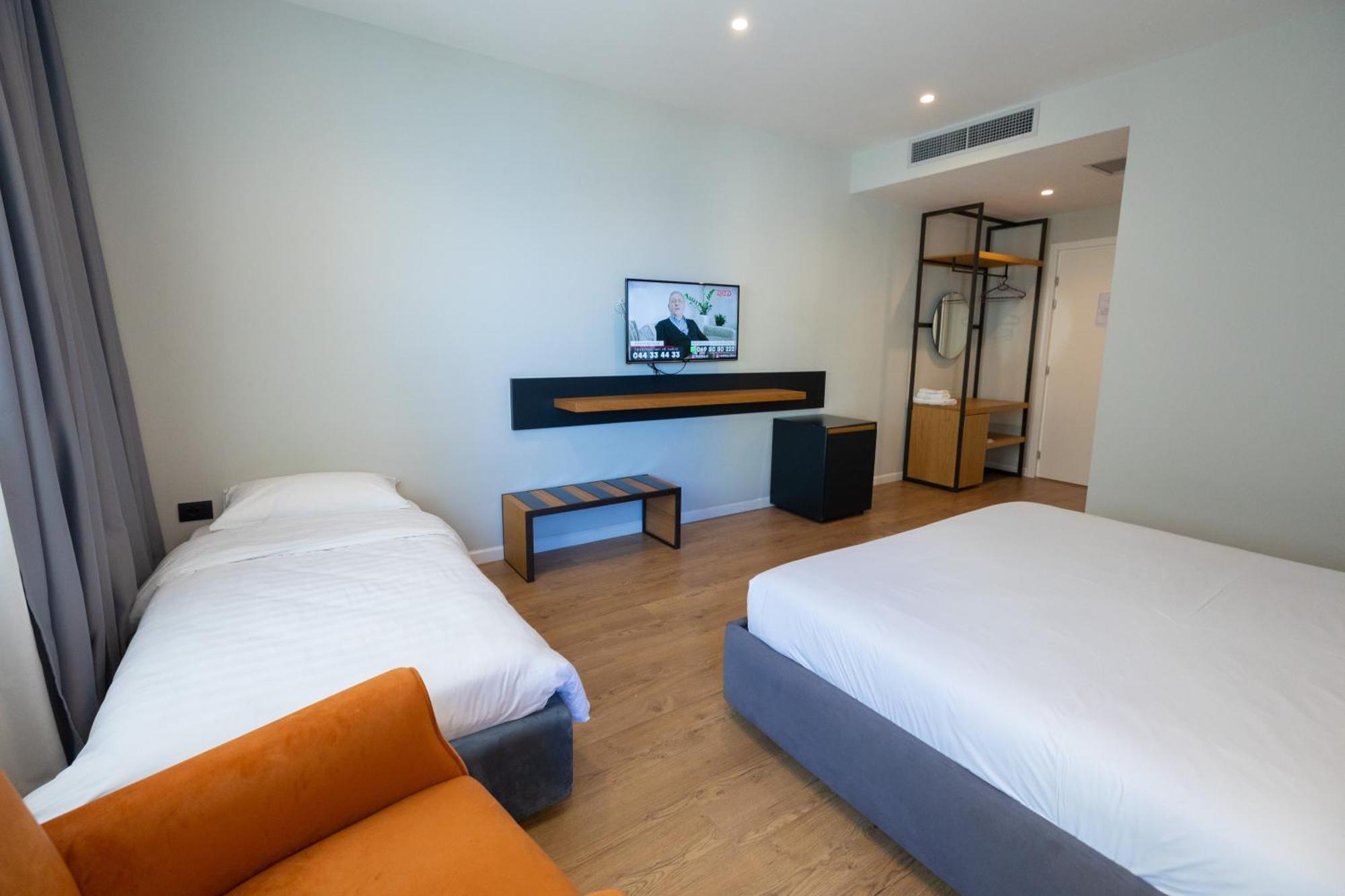 Duka Hotel Vlorë Extérieur photo